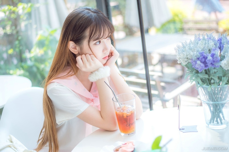 我喊他，没人应。只我一人，站在荒郊野地里。
